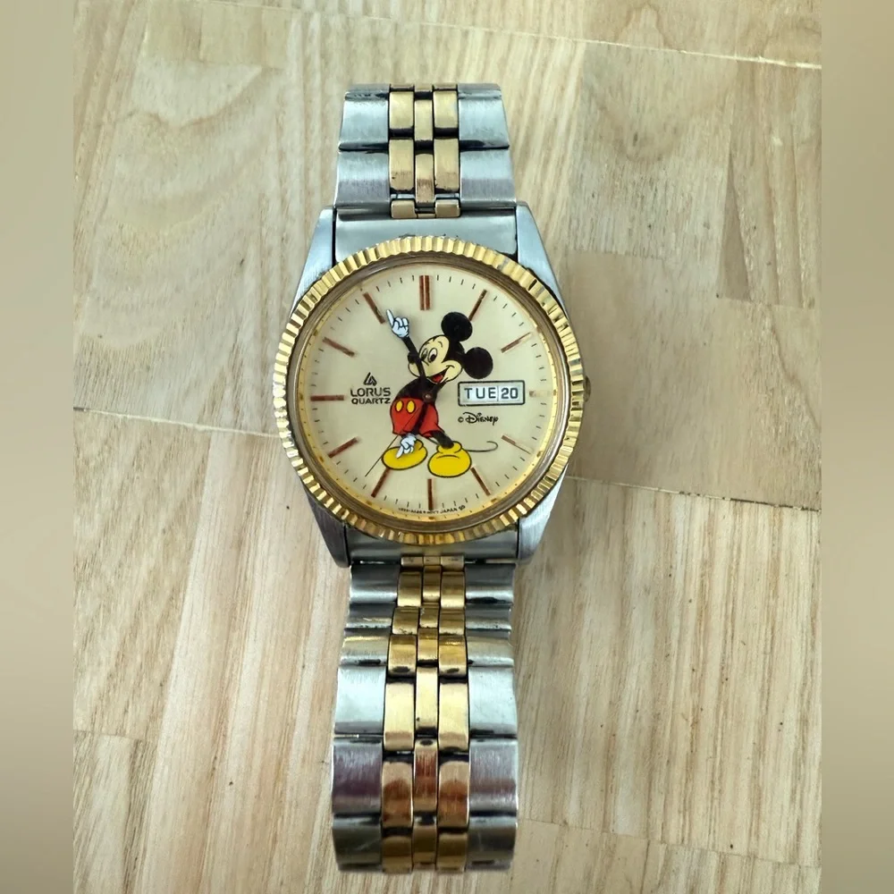 Vintage Lorus Mickey Mouse presidential style two toned dress watch NEW BATTERY